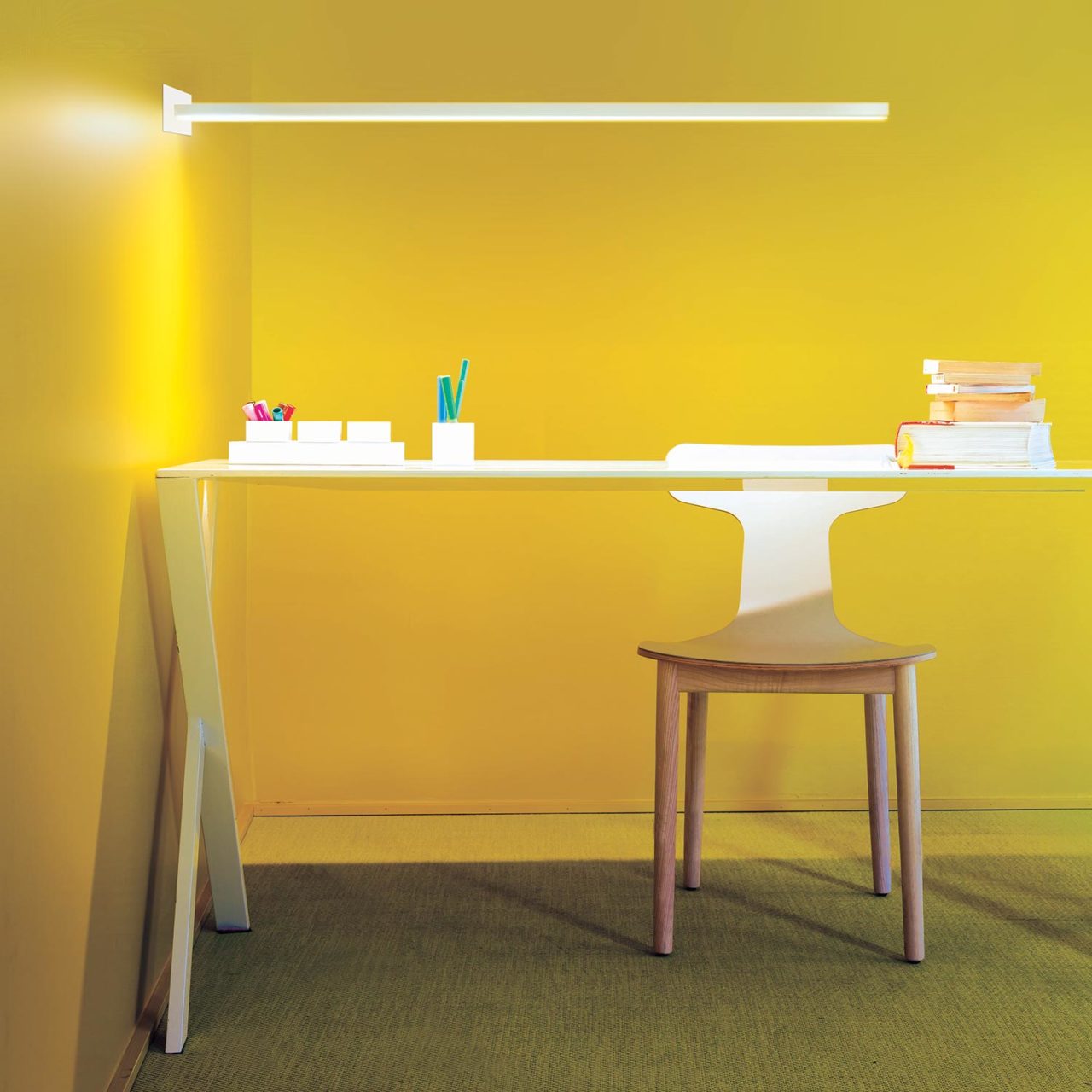 Linescapes Cantilevered Wall Lamp by Nemo Lamps Linescapes Cantilevered Wall Lamp by Nemo Lamps